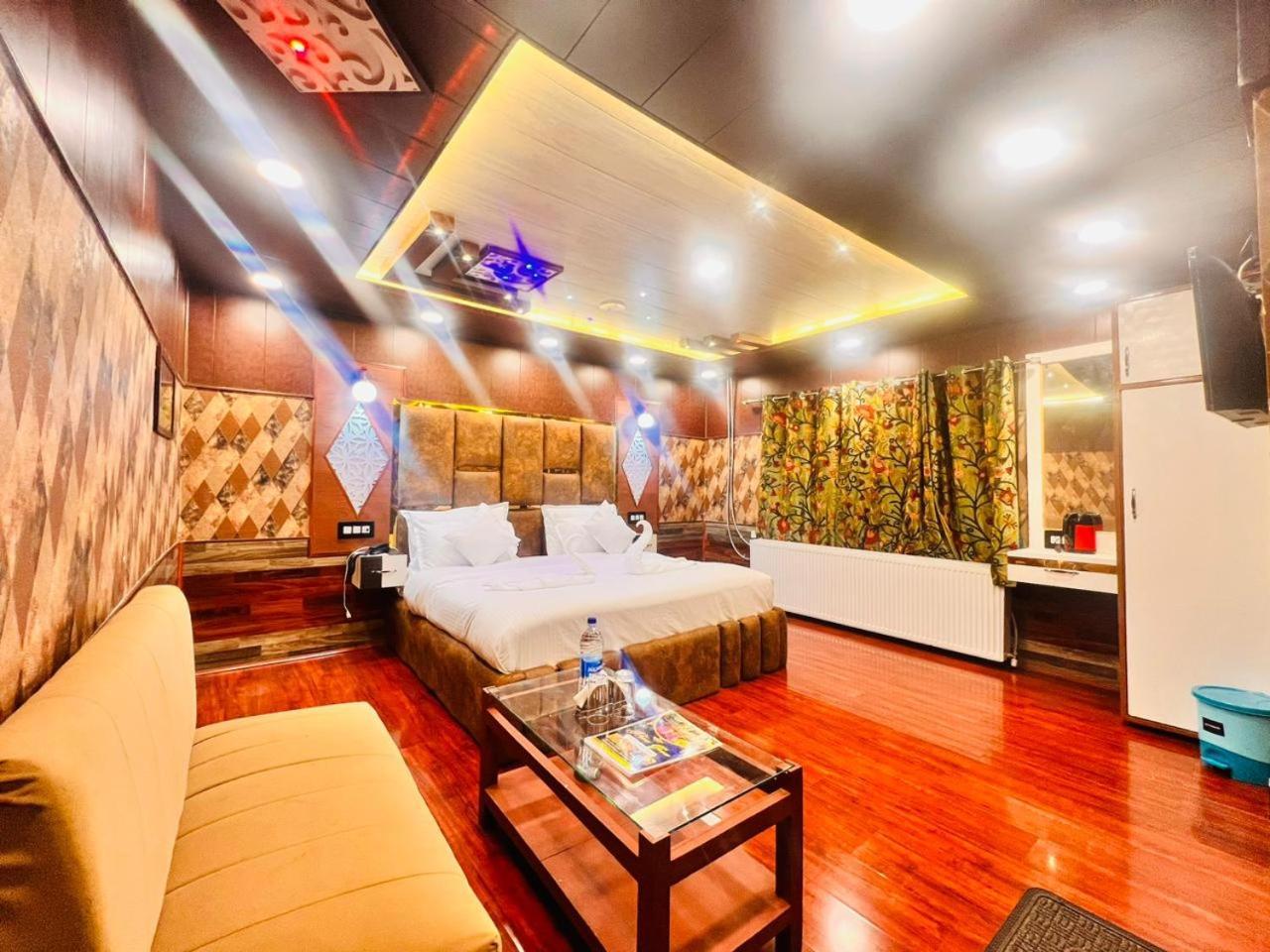 ไพน์ วิว รีสอร์ต - คุลมรรค Hotel กุลมาร์ค ภายนอก รูปภาพ