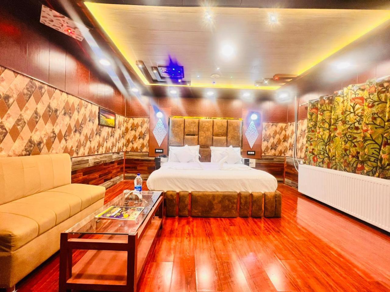 ไพน์ วิว รีสอร์ต - คุลมรรค Hotel กุลมาร์ค ภายนอก รูปภาพ