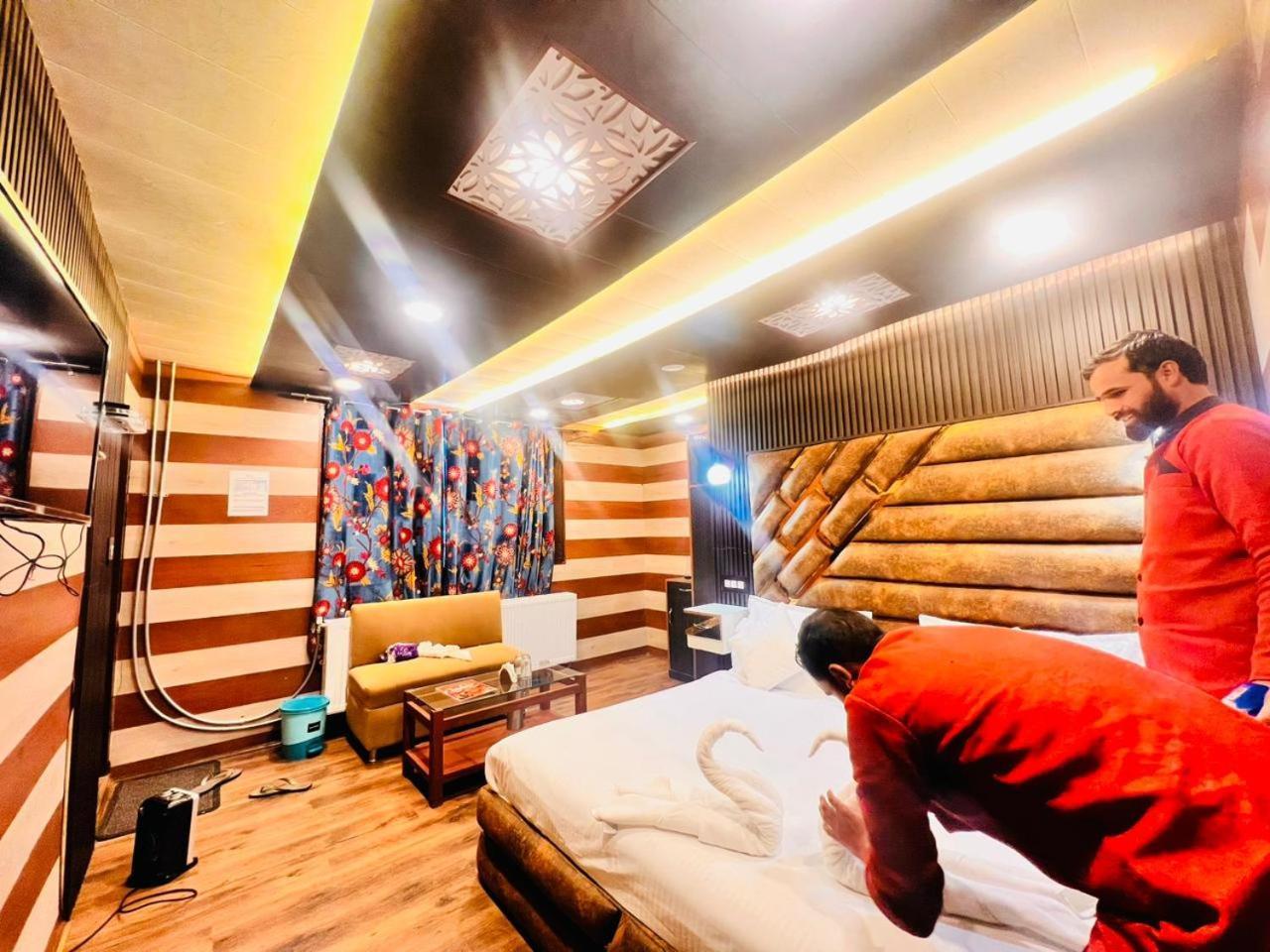 ไพน์ วิว รีสอร์ต - คุลมรรค Hotel กุลมาร์ค ภายนอก รูปภาพ
