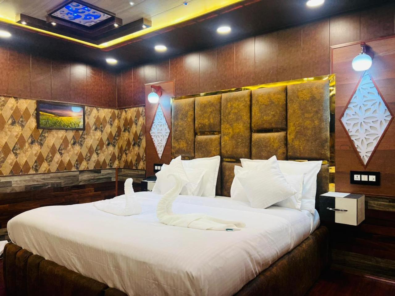 ไพน์ วิว รีสอร์ต - คุลมรรค Hotel กุลมาร์ค ภายนอก รูปภาพ