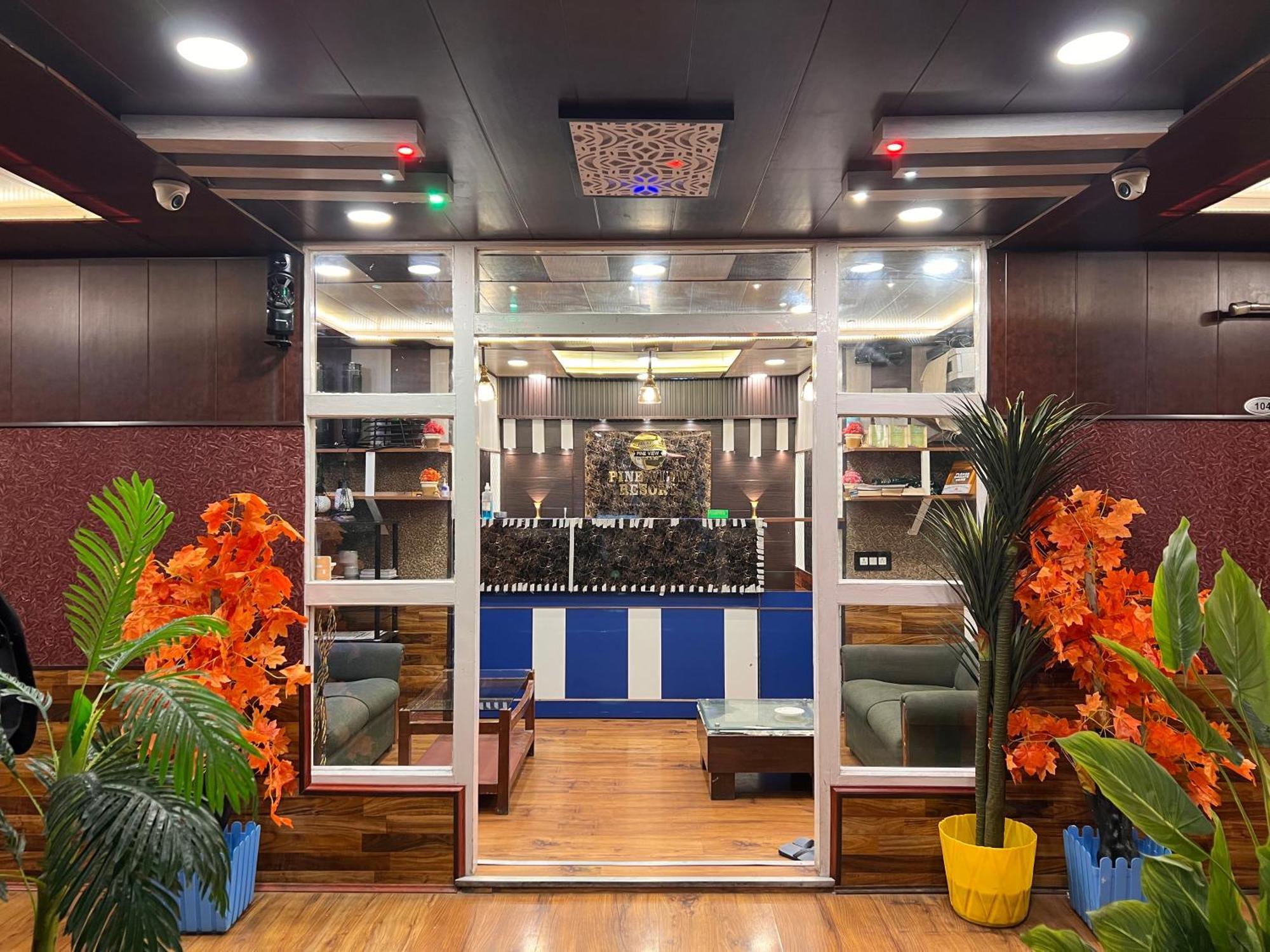 ไพน์ วิว รีสอร์ต - คุลมรรค Hotel กุลมาร์ค ภายนอก รูปภาพ